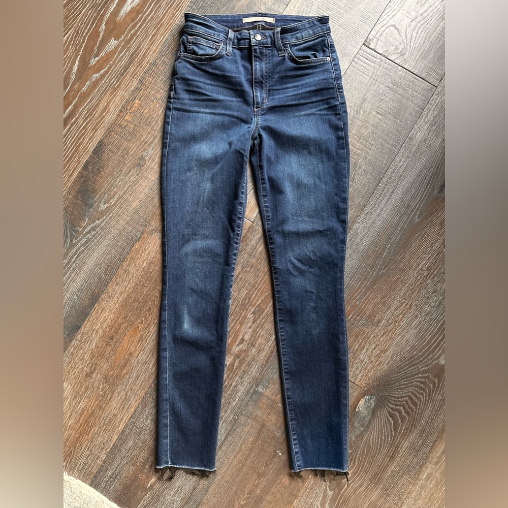 High rise Skinny jeans with frayed ends